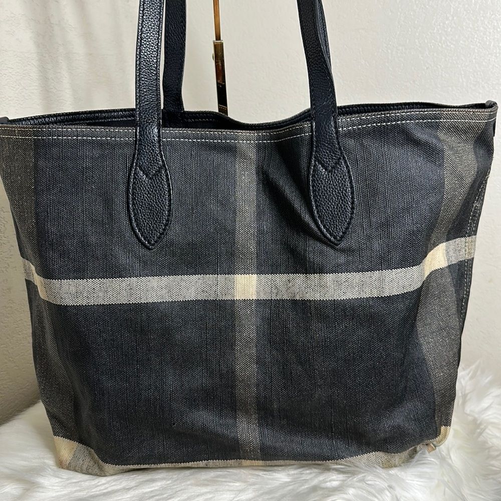💯 Authentic Burberry Doodle Tote🍀 - Picture 12 of 16